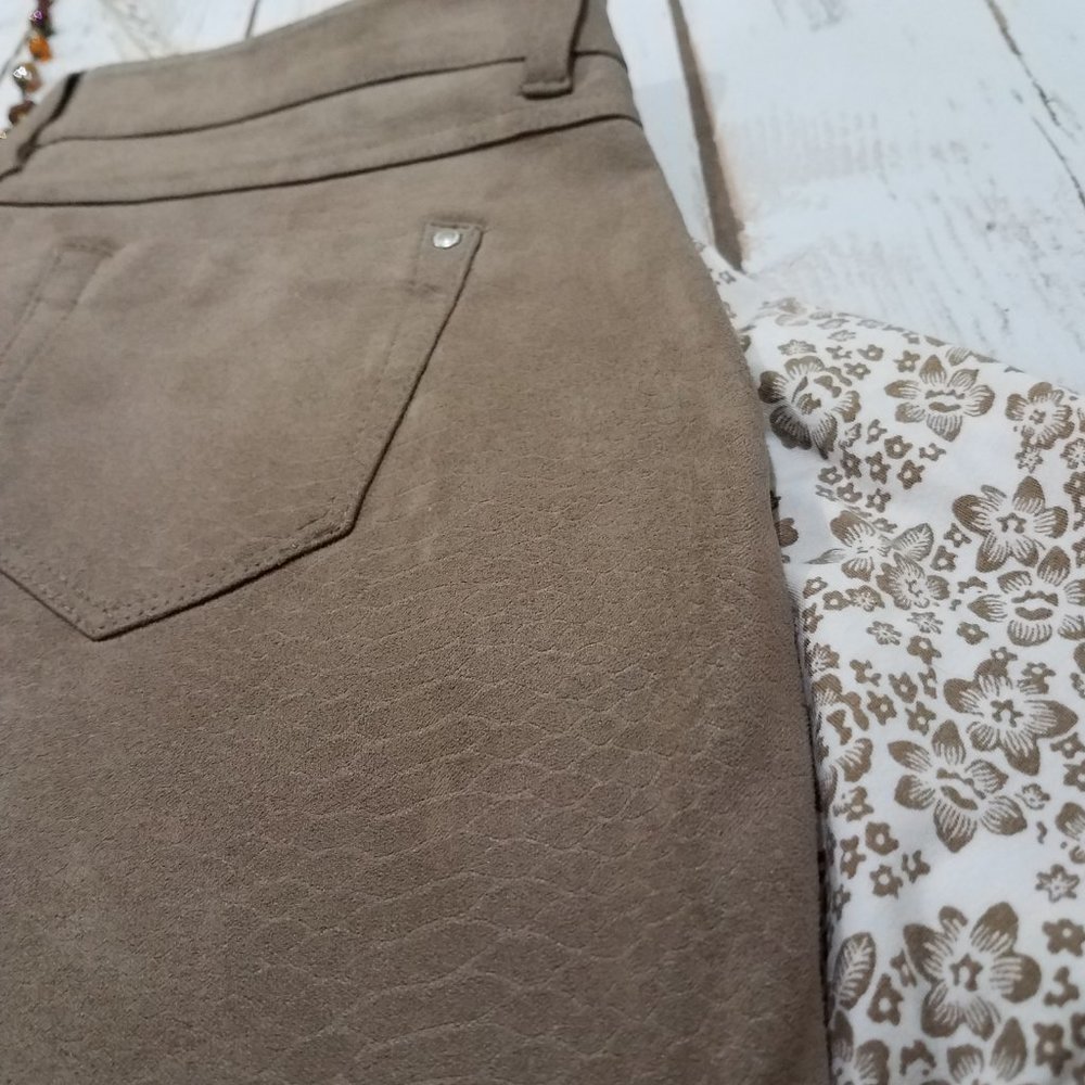 Fall Neutral Tan Skinny Pants Faux Suede Jeggings with Tonal Texture Women's 4 - Picture 6 of 17
